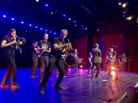 la-banda-du-dock-presente-le-bal-choregraphique-en-fanfare-image-4-1570725139-62765