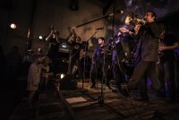 la-banda-du-dock-presente-le-bal-choregraphique-en-fanfare-image-9-1571067597-63161