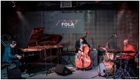 photo trio@robert hale
